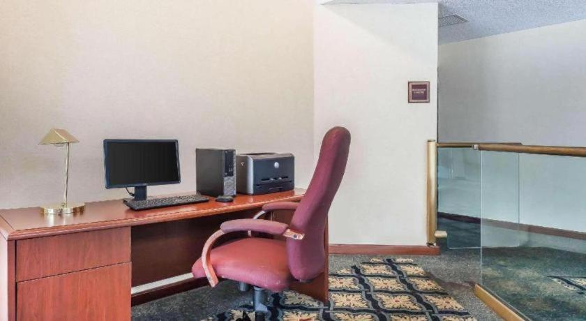 Comfort Inn Cleveland Airport Мидълбърг Хайтс Екстериор снимка